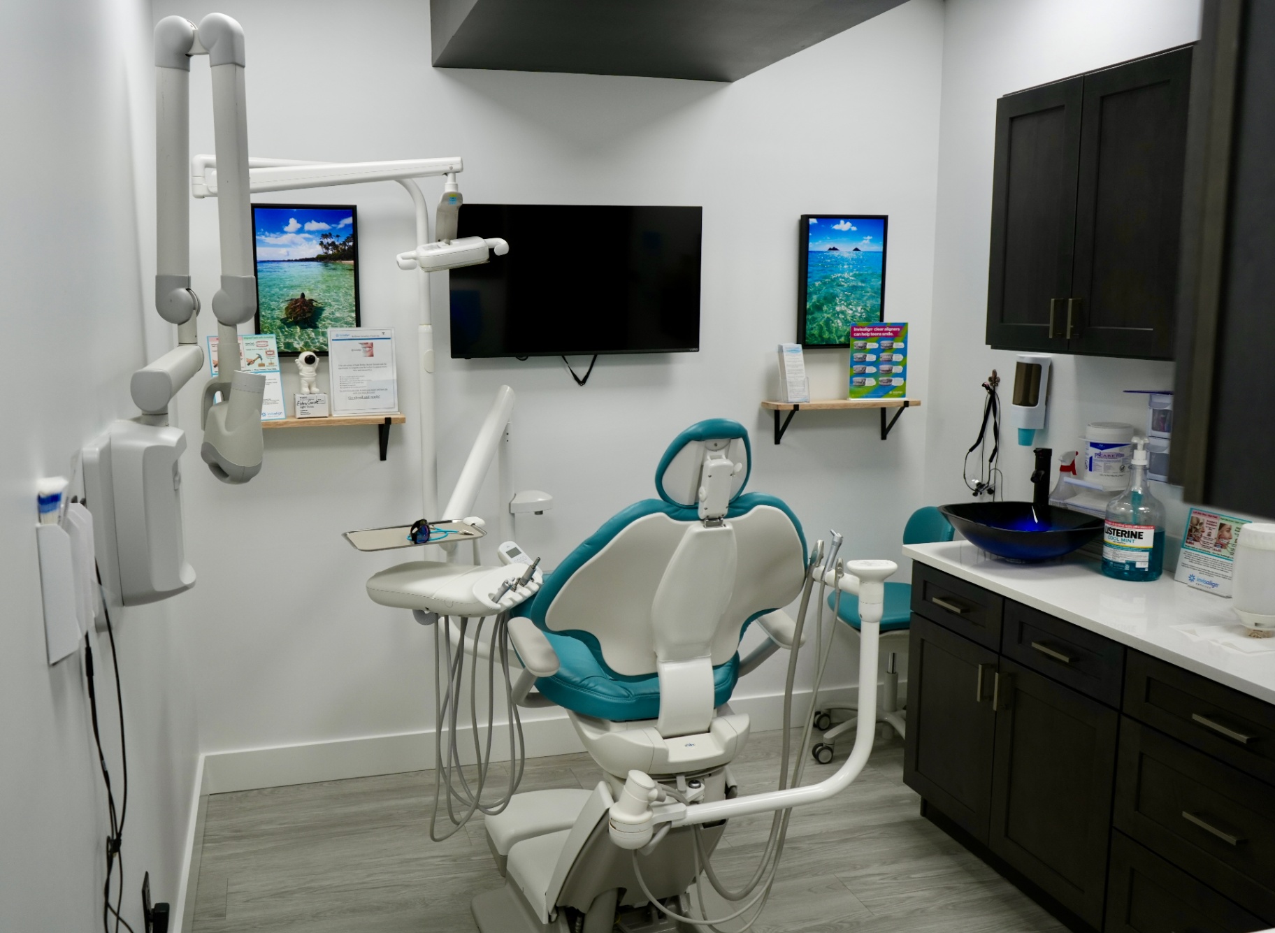 Invisalign-focused treatment room with Hawaiian beach imagery